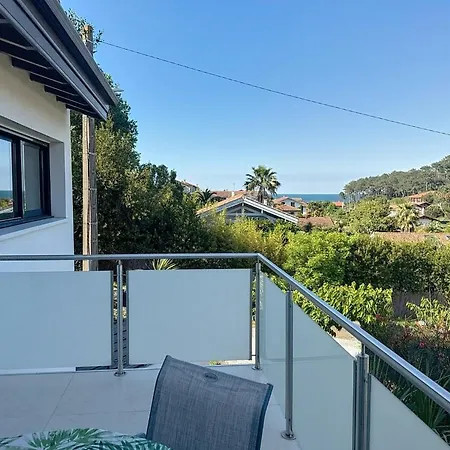 A Pied Terrasse Vue *